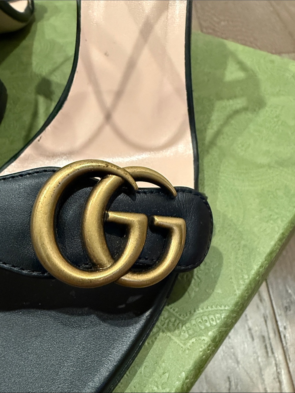 Gucci Black Leather Block Heel Sandals with Gold Double G Buckle - Picture 3 of 12